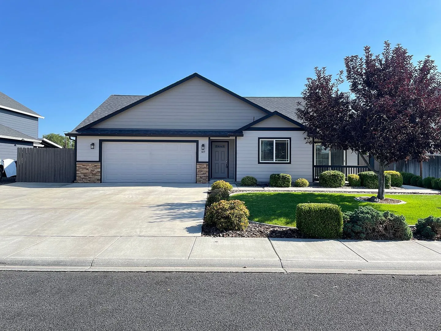 Single Story Home in Quiet Family Friendly Neighborhood — Photo 1