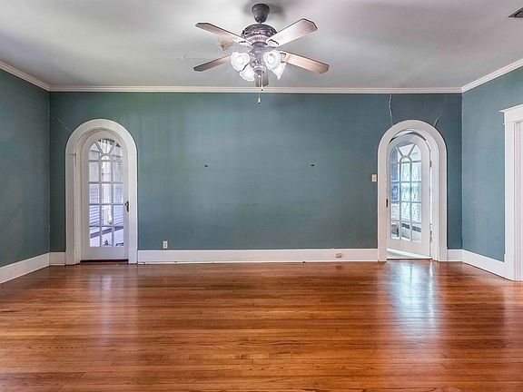 4th image of 1303 N Avenue F