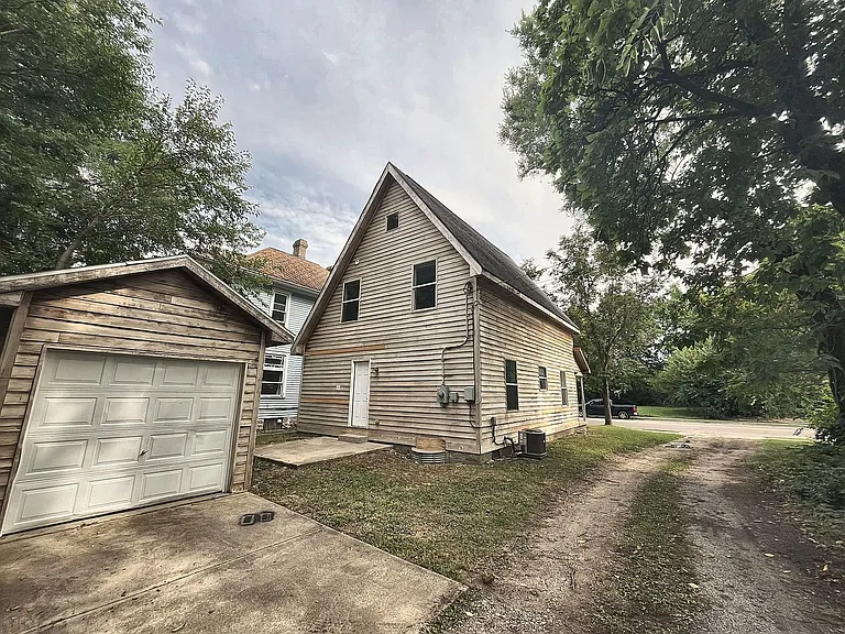 18 E Grand Ave — Photo 17