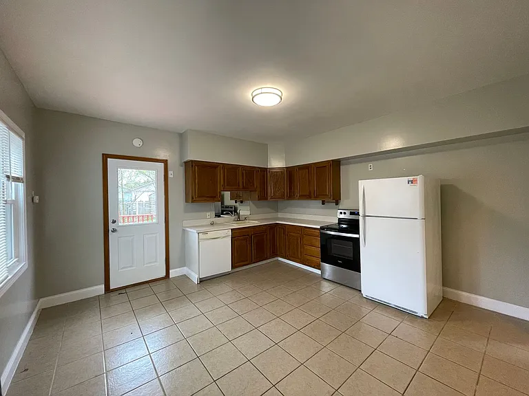 205 Cayuga St — Photo 17