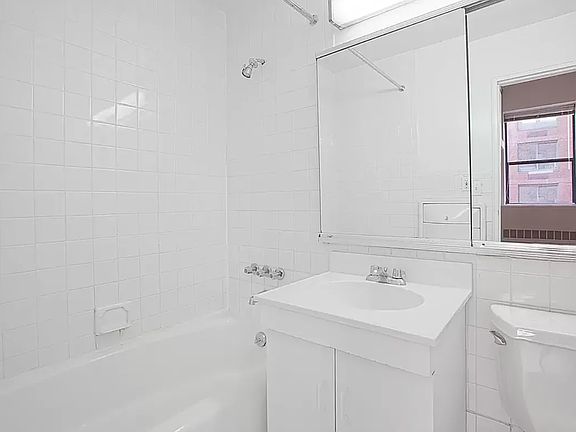 5th image of 154 W 70th St APT 6H