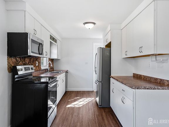 5th image of 235B Dayton Rd