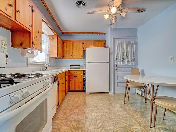 4th image of 1851 Arrowwood St