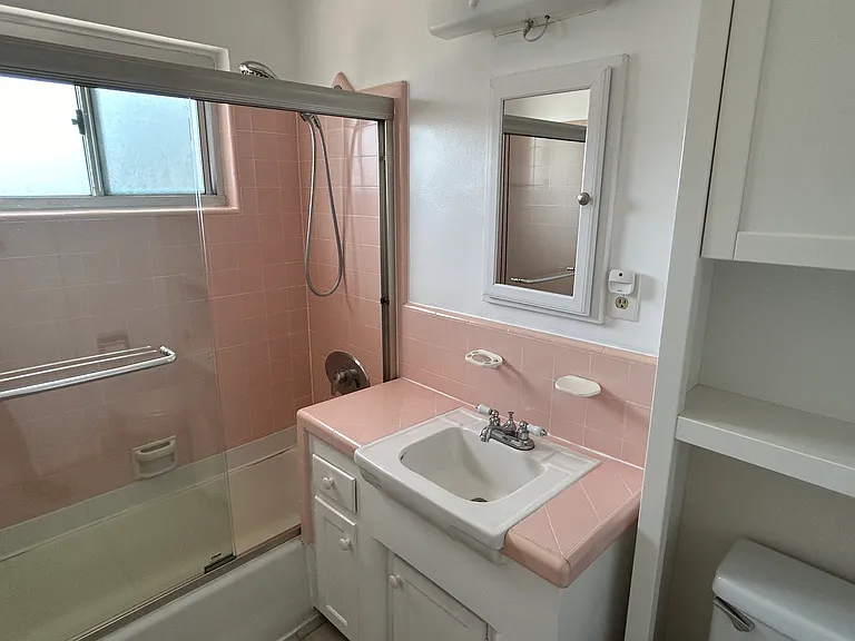 1041 Euclid St #E — Photo 12