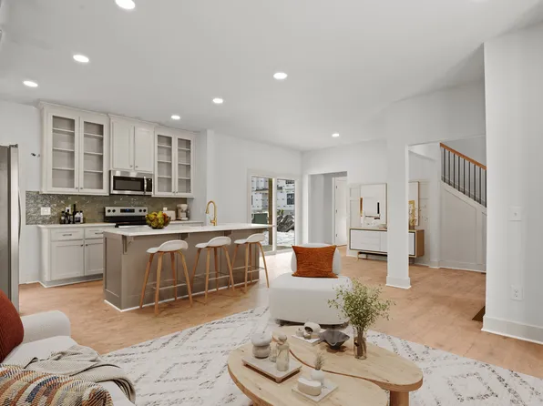 8145 Greystone St, Overland Park, KS 66204