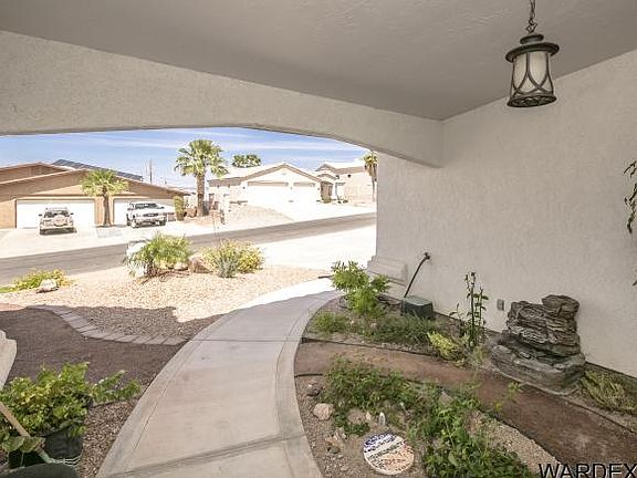 3rd image of 1860 Laramie Dr