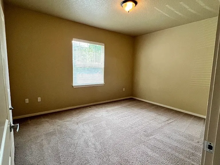 Catron Apartments - 1-3 Bedrooms 2 Bathrooms with In Unit Washer/Dryer and Internet — Photo 40