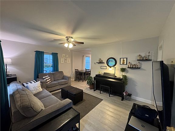 5th image of 1828 N Sweetbriar Ln