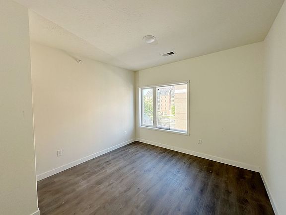 5th image of 221 Waldron St #212