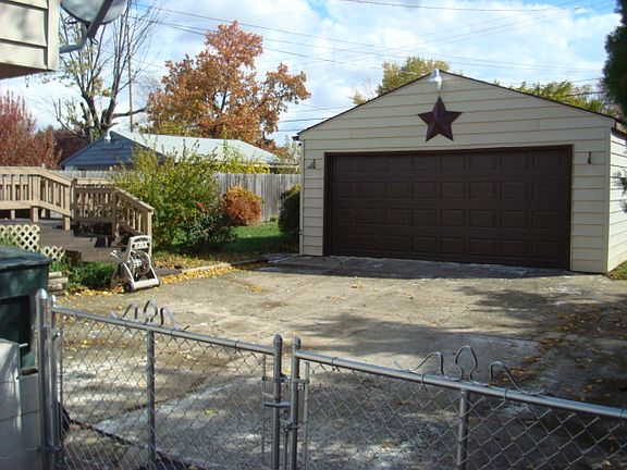 2nd image of 656 Glenmoor Dr