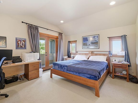 4th image of 2909 Lord Byron Pl
