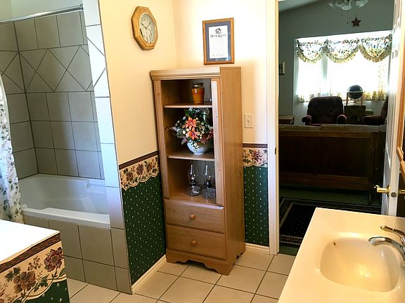 Master bath with 6 ft. tub