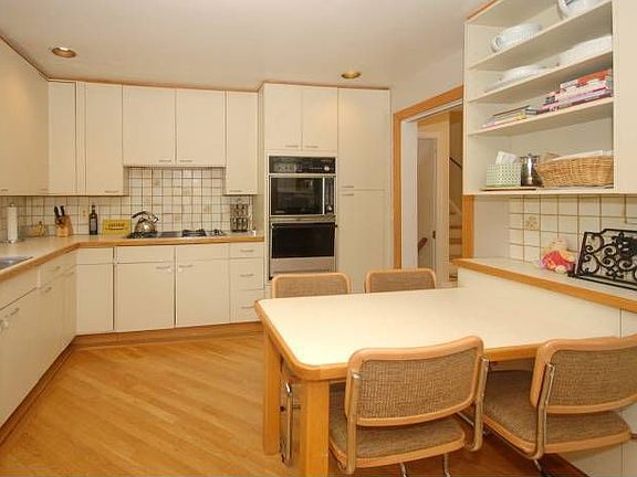 Large Eat-in Kitchen
