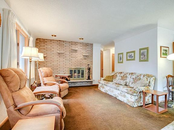 4th image of 2315 Valentine Ave