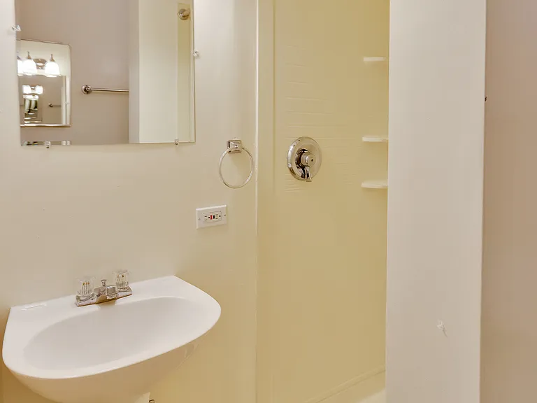 476 W Jackson St — Photo 17