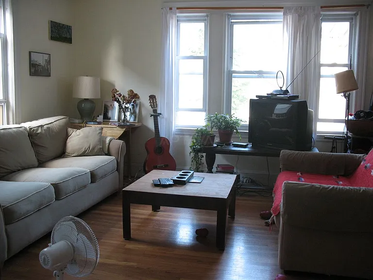 50 Clarendon Ave #2 — Photo 4