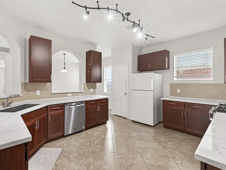 21711 Crest Peak Way — Photo 16