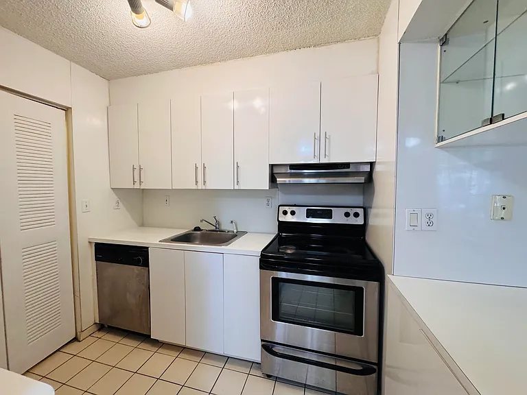 20681 NE 4th Pl #105 — Photo 12