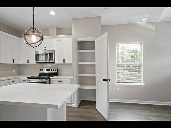 5th image of 4405 Mallow St #B