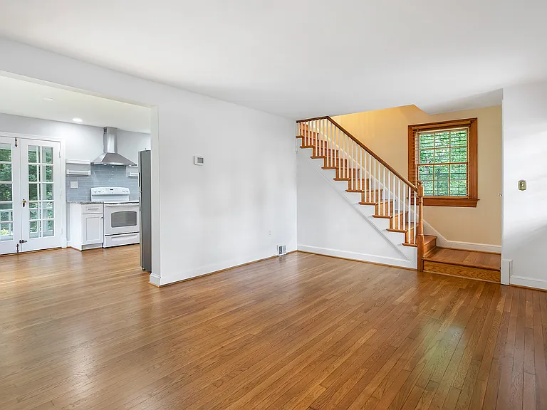 244 N Columbus St — Photo 3
