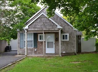 60 Huguenot Dr, Mastic Beach, NY 11951