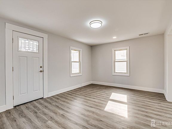 5th image of 31 Smullen St