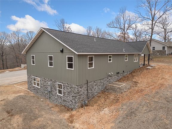 5th image of 6135 Oak Leaf Dr