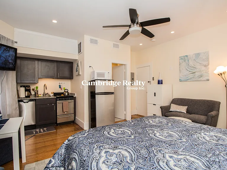 14 Chiswick Rd #1T — Photo 1