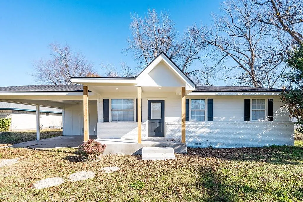 3 bed, 2.0 bath, 1202 sqft, $1,699 — Photo 1