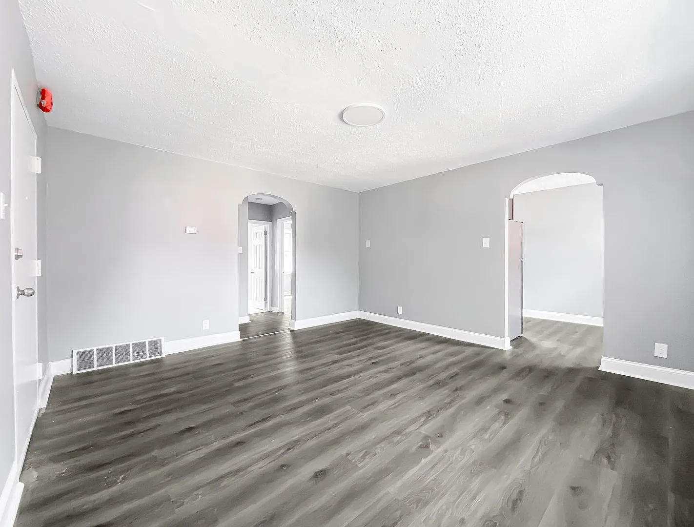 Willow Court Apartments — Photo 2