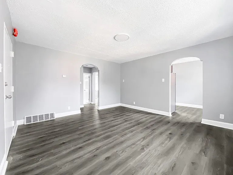 Willow Court Apartments — Photo 2