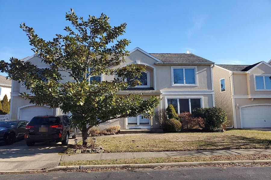 1st image of 14 Crescent Cove Dr