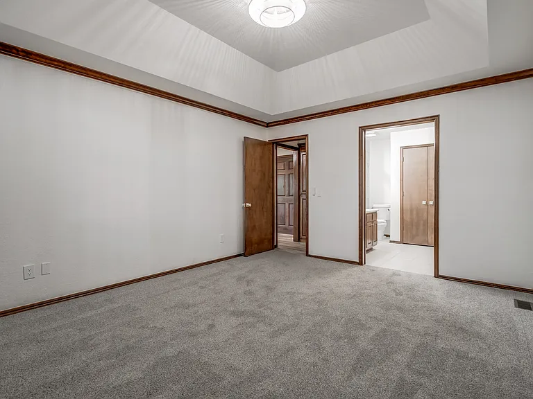 1817 Victoria Dr — Photo 33