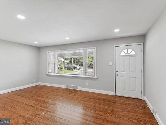4th image of 309 Daycotah Ave