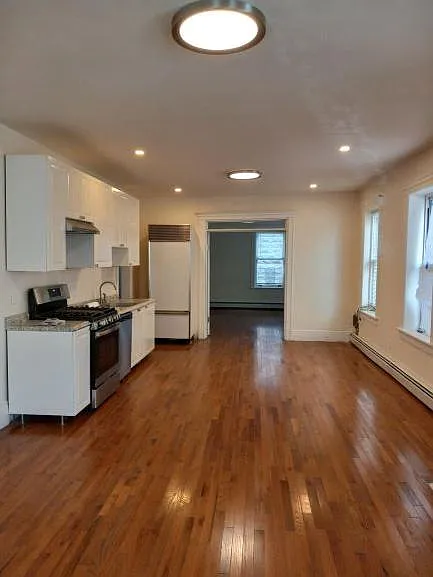 271 Liberty St — Photo 3