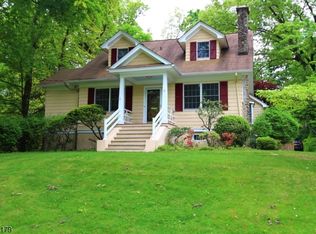 18 Bowers Rd, Caldwell, NJ 07006