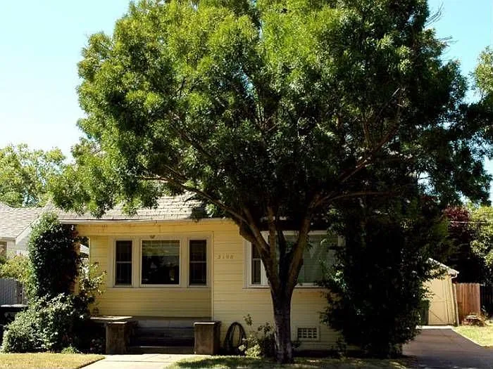 3108 T St photo 1
