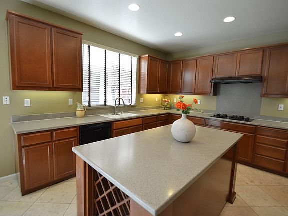 5th image of 2902 Safford Ave