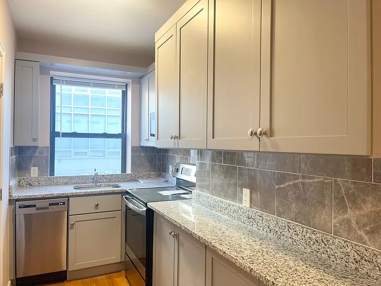 23 Hudson St #204 — Photo 3