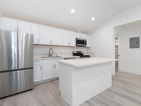 5th image of 6932 Fallbrook Ave