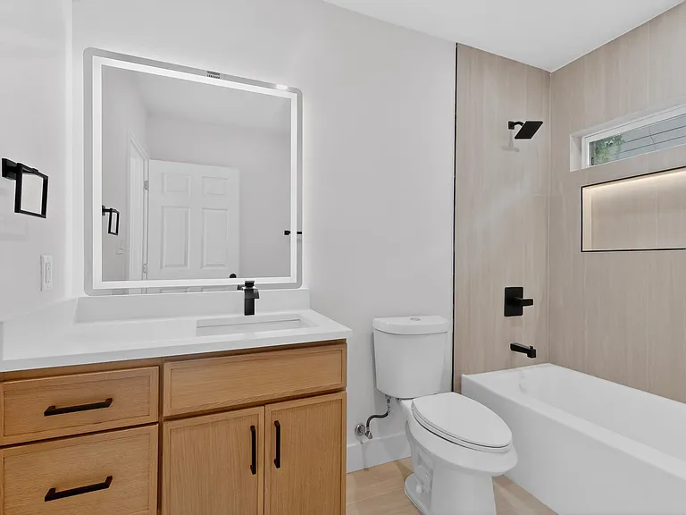 719 S Storey St — Photo 12