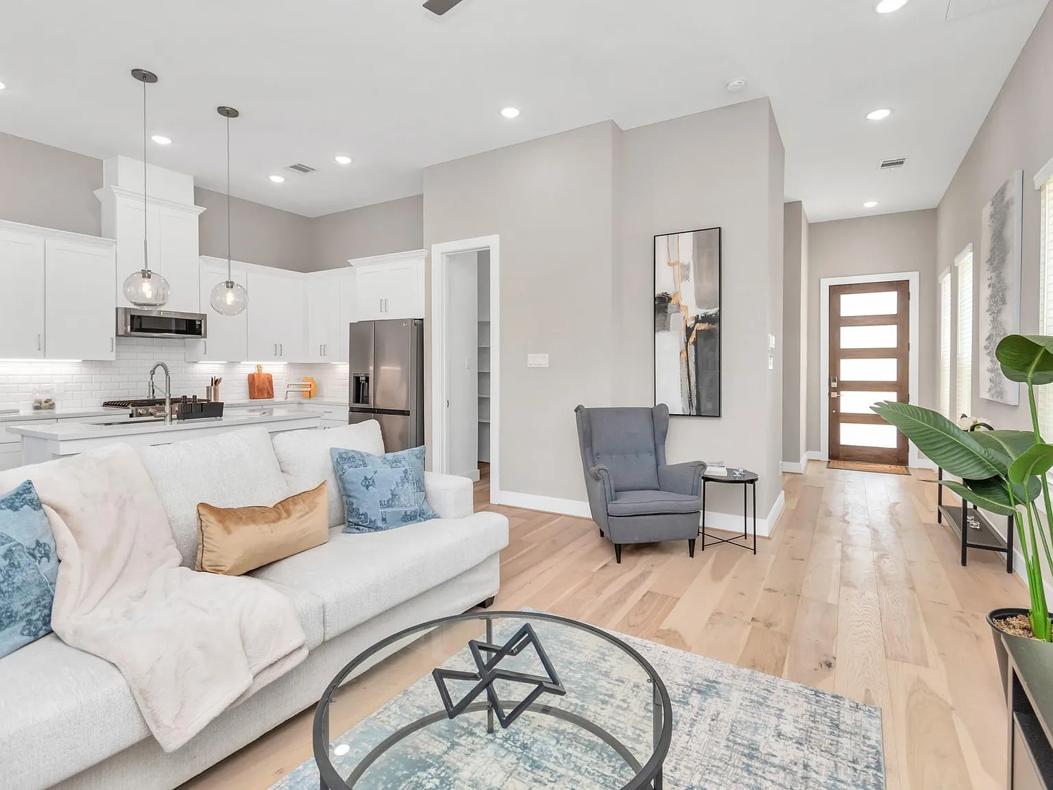 3 bed, 2.5 bath, 1810 sqft, $2,500 — Photo 4