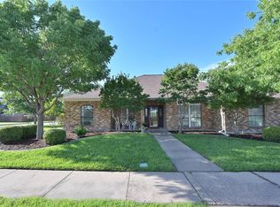 2121 Wimbledon Dr, Arlington, TX 76017