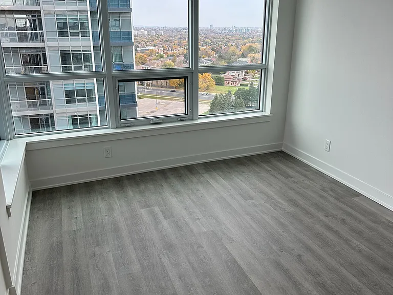 30 Upper Mall Way #1707 — Photo 6