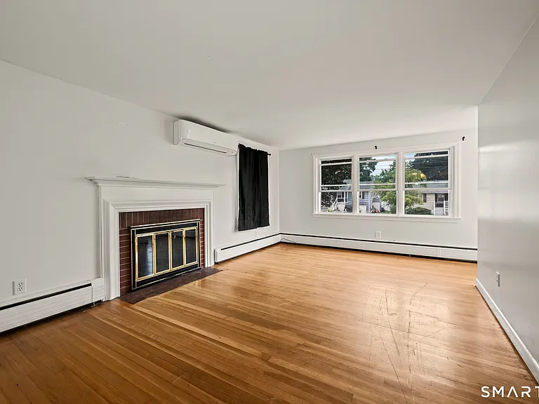 58 Jackson Ave — Photo 3