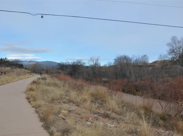 1299 Camino Carlos Rael, Santa Fe, NM 87507