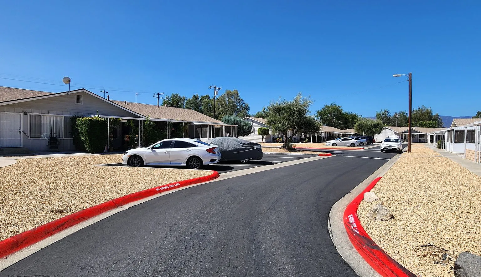 Beautifully Upgraded 2 Bedroom / 1 Bathroom Home Near the Lake 55+ Community — Photo 4