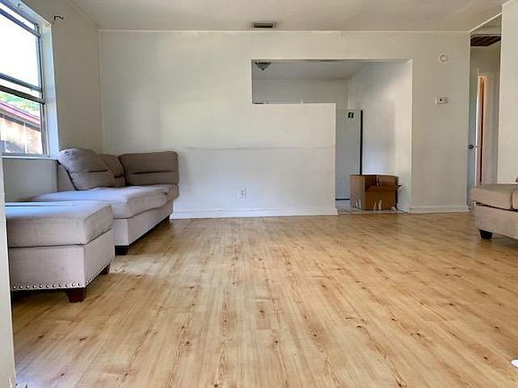 3rd image of 637 38th Ave S