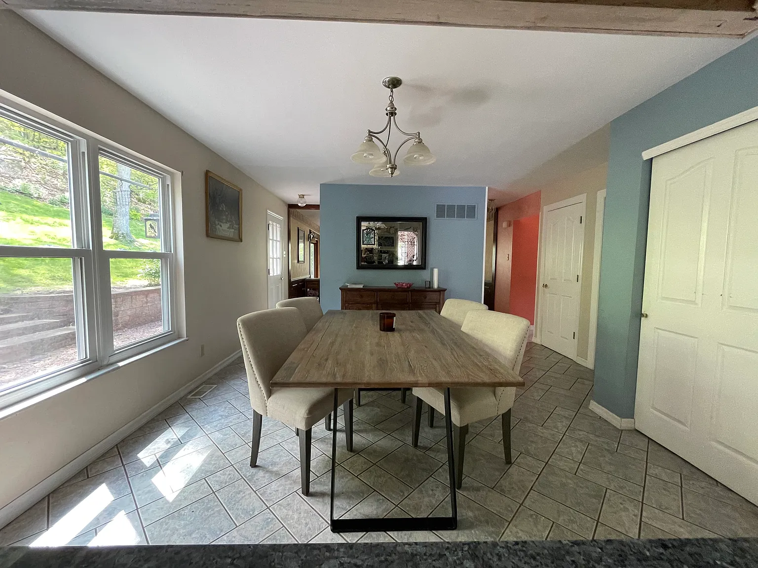 5 bed, 2958 sqft, $900 — Photo 4