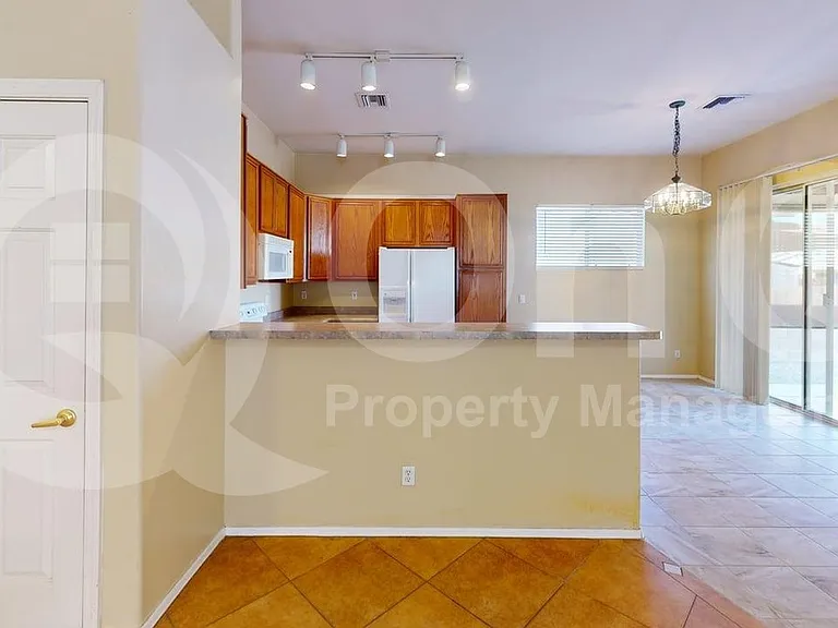 100 N Desert Stream Dr — Photo 2